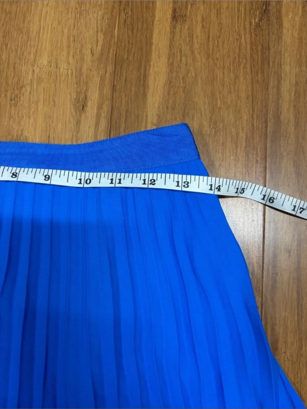 Banana Republic elegant bright
